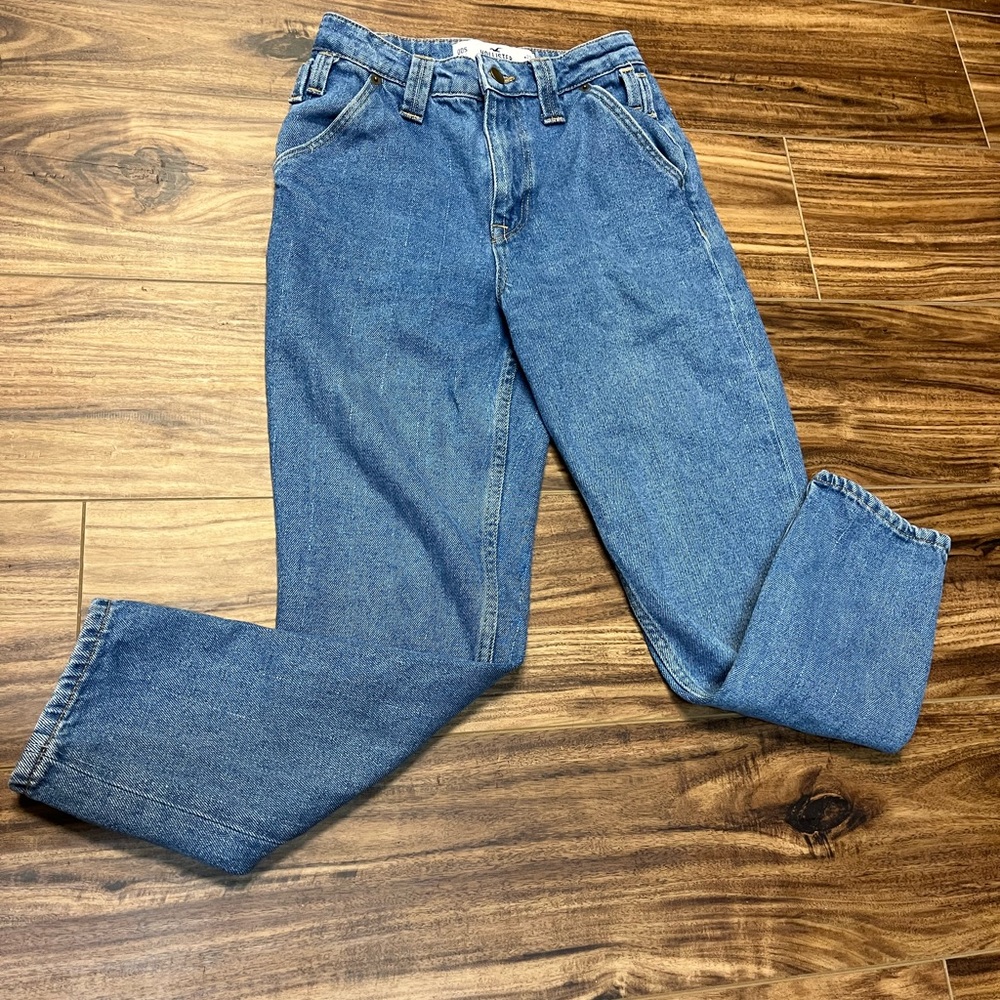 - Hollister ultra high rise mom jeans,  00S, W 23, L 28